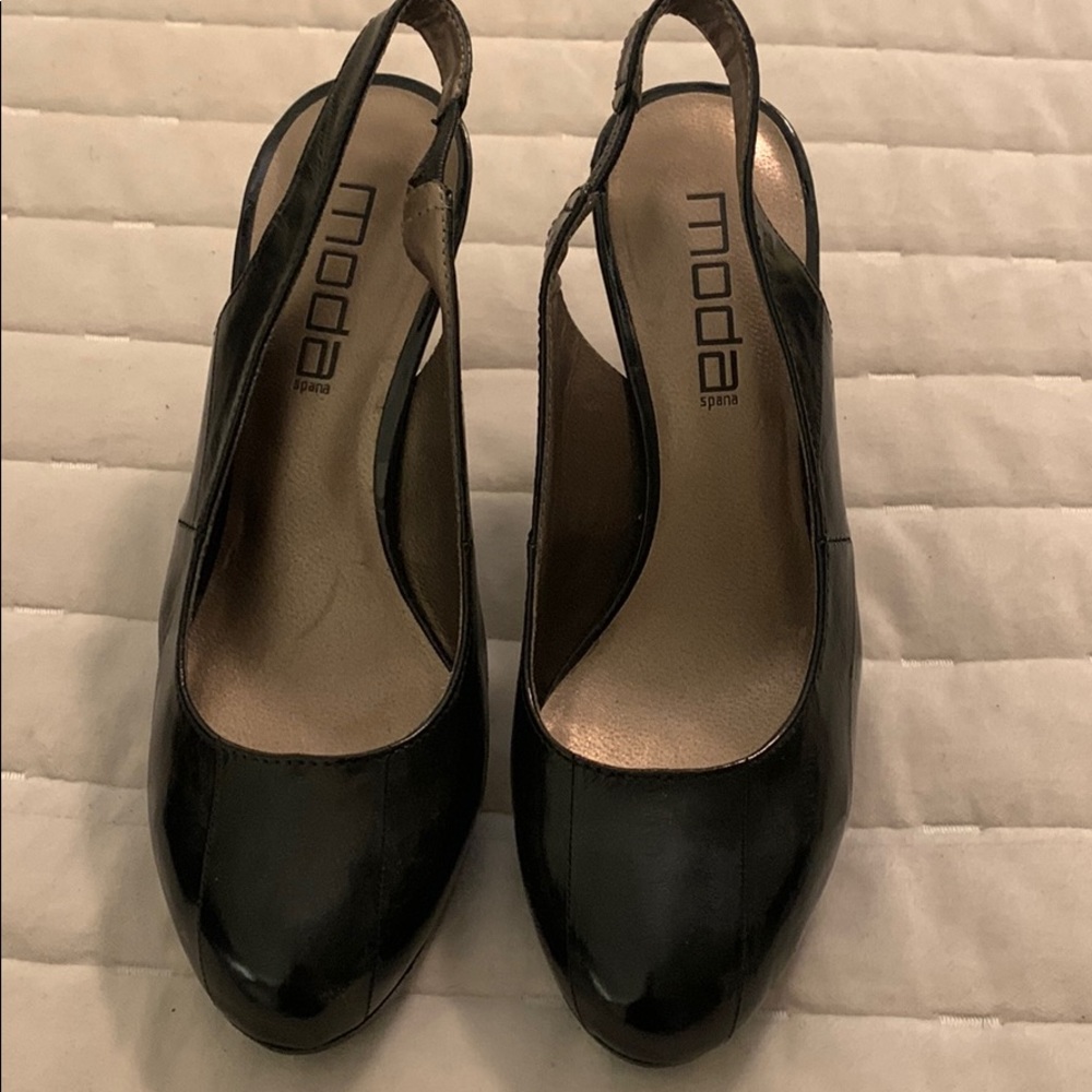 Slingback pumps